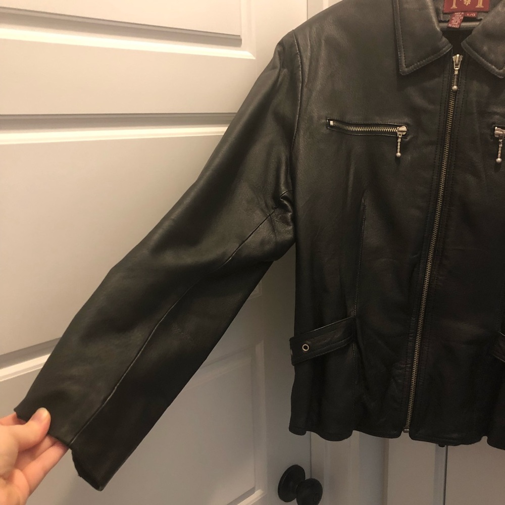 💖 VINTAGE MAURICES BLACK LEATHER JACKET w/ buckle details - PRISTINE! Size L - Picture 14 of 16